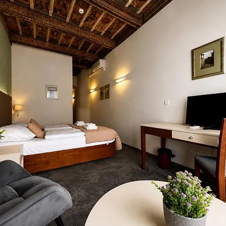 The Golden Wheel Hotel-2